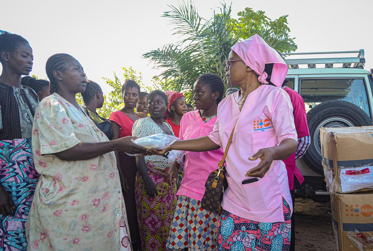 eugene_kongnyuy's tweet photo. RT UNFPARDC "#𝐓𝐚𝐧𝐠𝐚𝐧𝐲𝐢𝐤𝐚
1⃣3⃣0⃣ femmes visiblement enceintes ont bénéficié de kits individuels d’accouchement dans le site de déplacés internes de #Kyamushenzi dans la zone de santé de #Nyemba dans le #Tanganyika @MinSanteRDC #PNSR #SCOSAF https://t.co/lcH4HO6A2L"