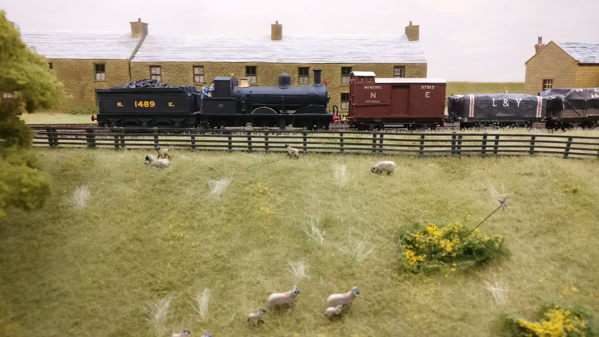 BURT0NBRADST0CK's tweet photo. Thoroughly enjoyed my @EMGauge #ExpoEM visit on Sunday. Here's a few pics of a few of the layouts. 1/3 https://t.co/RtgHdjGyyf