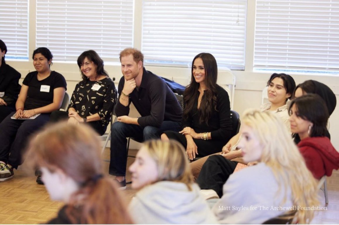 “In recognition of Mental Health Awareness Month, Prince Harry and Meghan, The Duke and Duchess of Sussex recently visited with a local youth group, AHA! Santa Barbara, to learn firsthand about this generation’s experiences with.”archewell.com/news/mental-he… #HarryandMegan