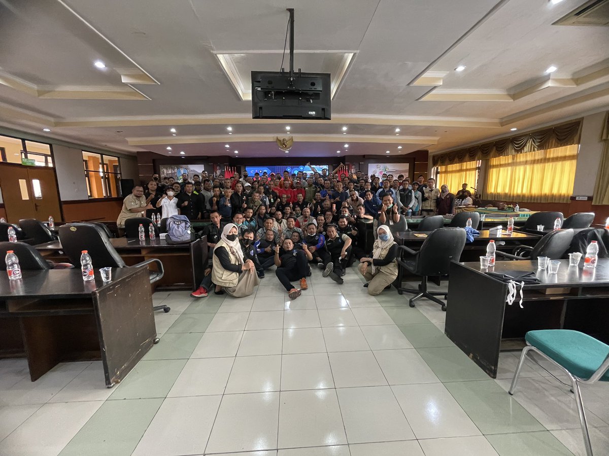 pulangsoree_'s tweet image. Beberapa Moment dari “Pelatihan Driver Ambulans sebagai First Responder Rujukan” tadi pagi hingga menjelang sore. Mulai dari BHD sampai Lifting and Moving. #Ip12 #PKRS