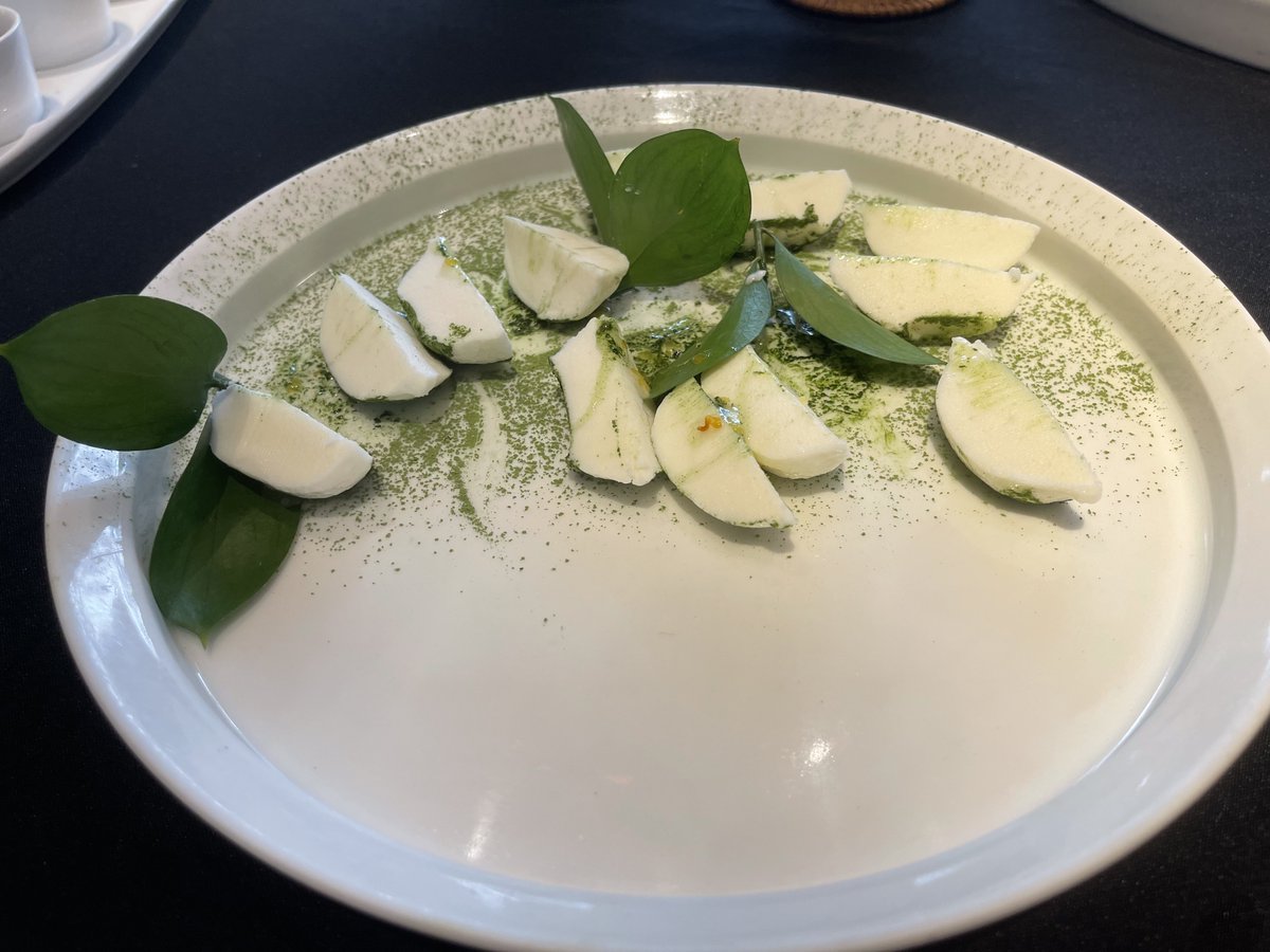 福利姬揪耳朵分享的黄推图片4 - 网红私拍内容