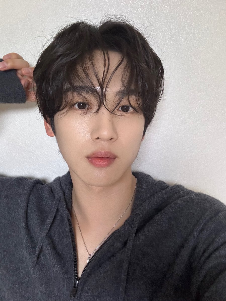 WEi__Member's tweet photo. [#요한] 월요일 고생했어용💋 https://t.co/h3iU7MKLSS