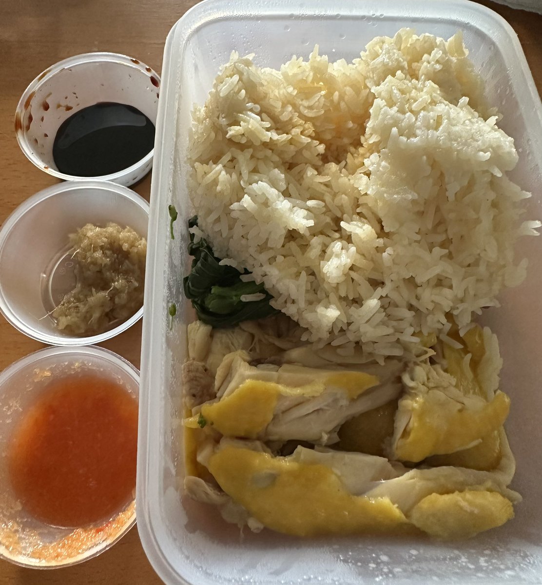 Hainan chicken rice lunch 💛😋#Yellow #YellowEconomicCircle #黃色經濟圈
#StandWithHongKong #StandwithHK #FightForFreedom #SupportYellowEconomicCircle #YellowEconomy 
#HongKong #HongKongProtesters #HongKongProtest #HongKongProtests #HongKonger #時代冰室 #TimesCafe