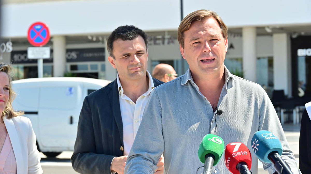 Antonio Repullo con el candidato a  la alcaldía de Cádiz, Bruno García