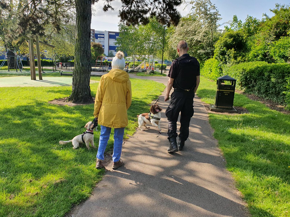 CoventryCityWMP's tweet photo. National week of action - Knife crime
Today's Paw Patrol supported a knife sweep in Sovereign Park, special guest this week 'George the police dog' 
#nationalweekofaction
#KnifeCrimeAwarenessWeek https://t.co/AAhJxnDzUU
