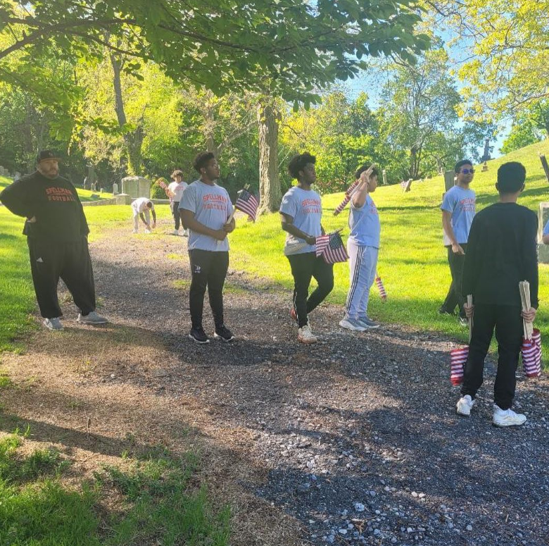 SpellmanBX's tweet photo. Members of the Spellman football team, along with the Yonkers Fire Department, in affiliation with VFW 375, the empire post, adorn the graves of veterans with flags! https://t.co/GdHahNs3Eg