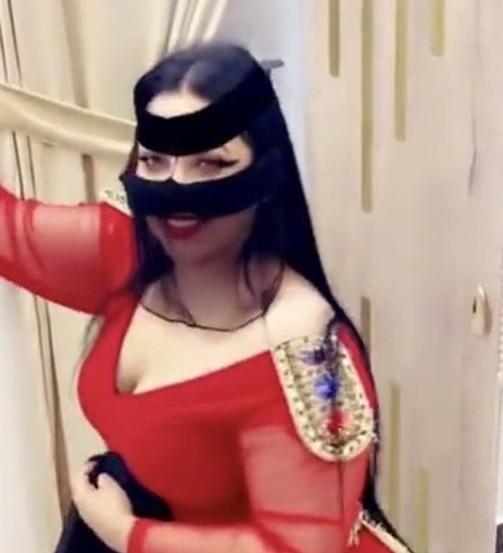 سيدة اعمال ثريه

سعوديه العمر 44
بيضاء جميله عندها 
السكن قصر المهر/ لايوجد مهر ولا مصروف شهري 
 الطلب زواج مسيار من رجل محترم لايهم الجنسيه او العمر بدون اي تكاليف انا اتكفل بكل شي