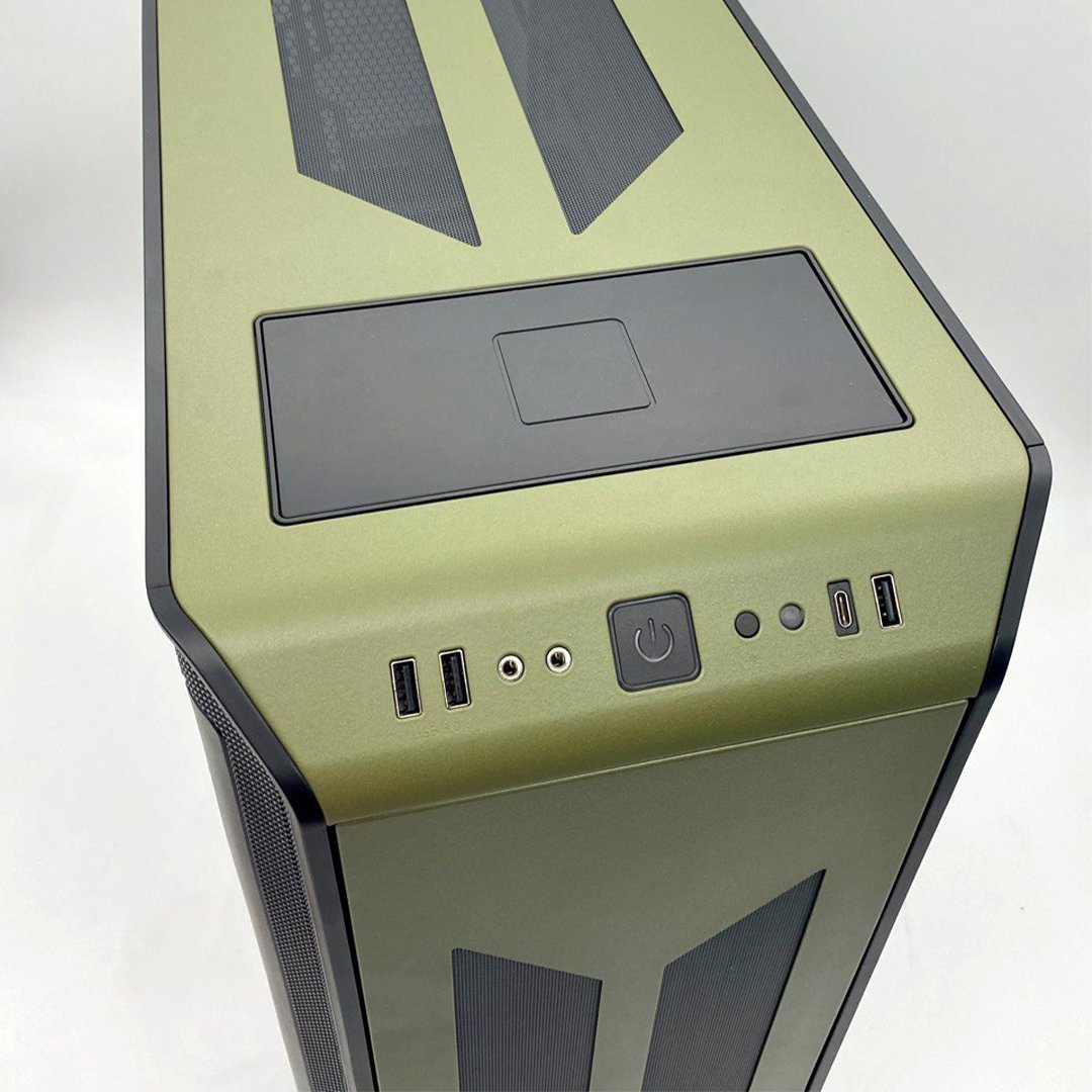 bequietofficial's tweet photo. A case worthy of a SPARTAN
This custom designed Dark Base Pro 900 Rev. 2 is truly an eye-catcher.
Can you guess which game inspired it?
📸 by @ModMyMods
#hardware #bequiet #darkbase #pccase https://t.co/zWcl61RO0m