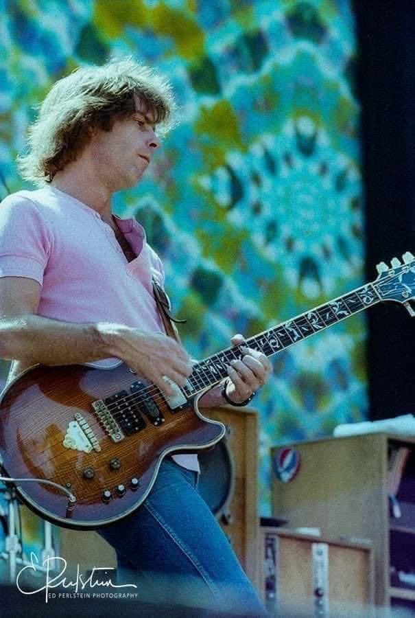 GratefulDeadHub's tweet photo. ~Photos of the day~ 
@GratefulDead @reddit #GratefulDeadSub #MemberSubmitted (photo pull #CopperdomeBhodi) 5/15/83 The Greek!, Berkeley, CA. https://t.co/TIED3Tc3Pq