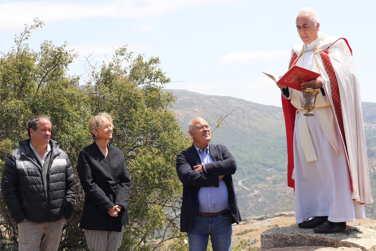 ArucaGomez's tweet photo. Seguimos en la romería de San Isidro en Santa María de la Alameda, hemos podido disfrutar de la compañía de Paco, su equipo y todos los alameños. 

También hemos podido conocer a valientes artesanos y emprendedores  de la zona en el mercado de ganaderos. 

#28M https://t.co/mQYphpR8fn