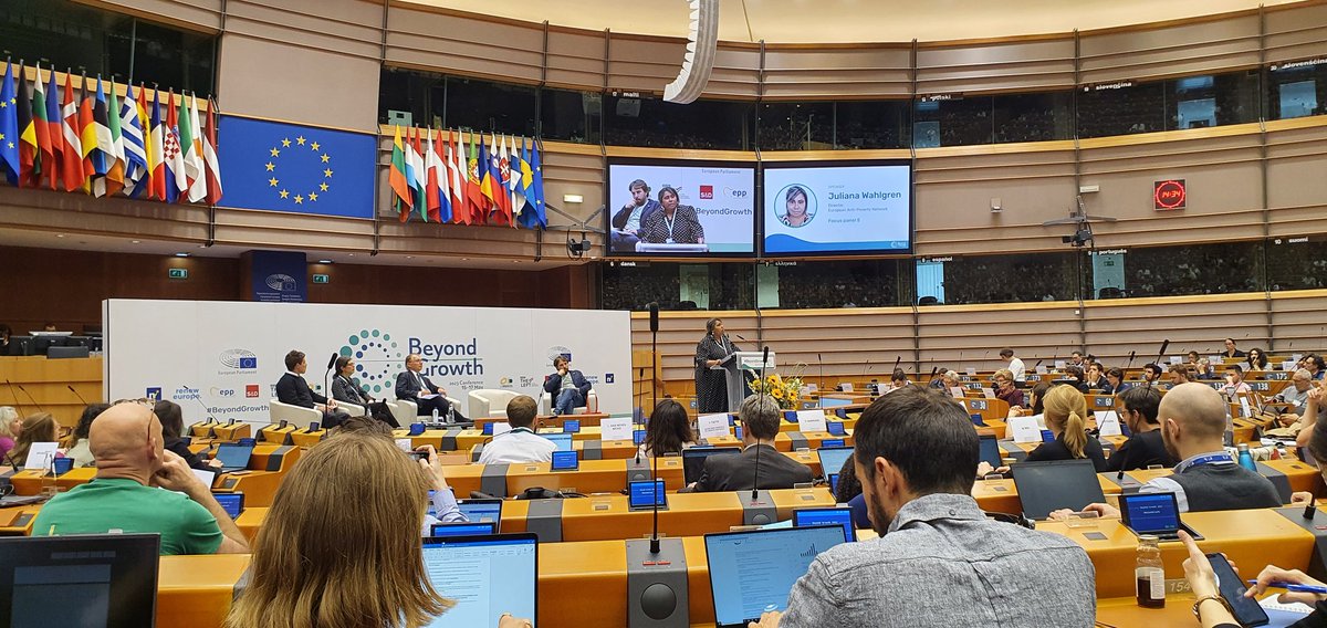 social_platform's tweet photo. The @Europarl_EN hemicycle is full today at #BeyondGrowth as we discuss how to balance sustainable #Economics, wellbeing & our planet's boundaries 🌍 kicked off by @Juwahl from @EAPNEurope asking us to question,'who owns our economy?' #socialrights https://t.co/TEoYjuHH4Q