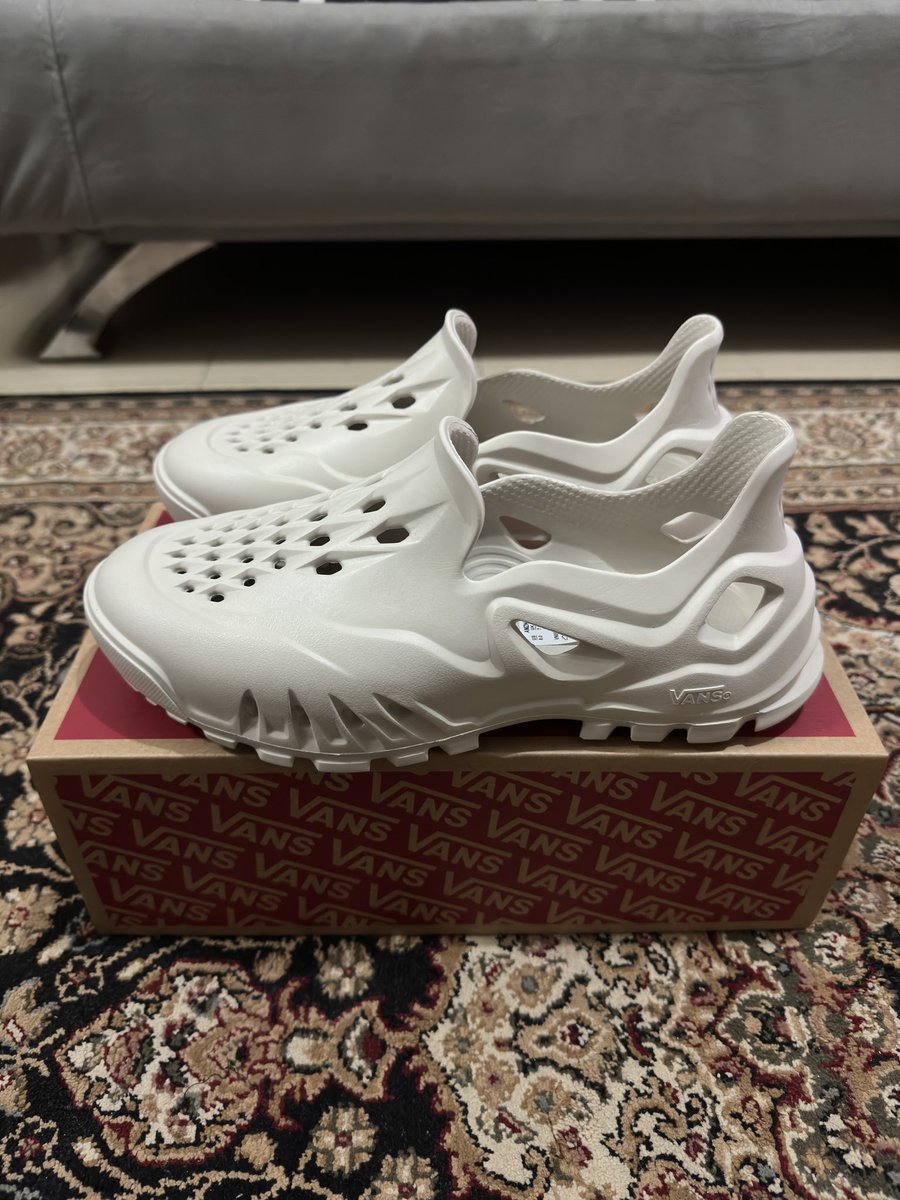 hanis_90's tweet photo. WTS Vans Amzn Pazu 
Size 7uk 
Retail price rm279 nak jual rm220
Reason : salah size 
Sebarkan untuk yg berminat! 🙏🏼 https://t.co/WTZ3x0waCC