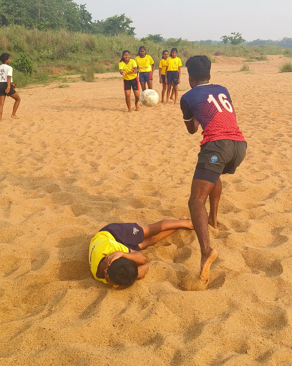futurestar2019's tweet photo. Hard morning on Budhabalanga River with Future Star.....
#FutureStar #SundayPractice #WeekendMasti #SportsForAll #RugbyForAll #Your_Support_Is_Our_Success
@_SimplySport @RugbyIndia @sports_odisha @TheGreatAshB https://t.co/NNKbNBxhii