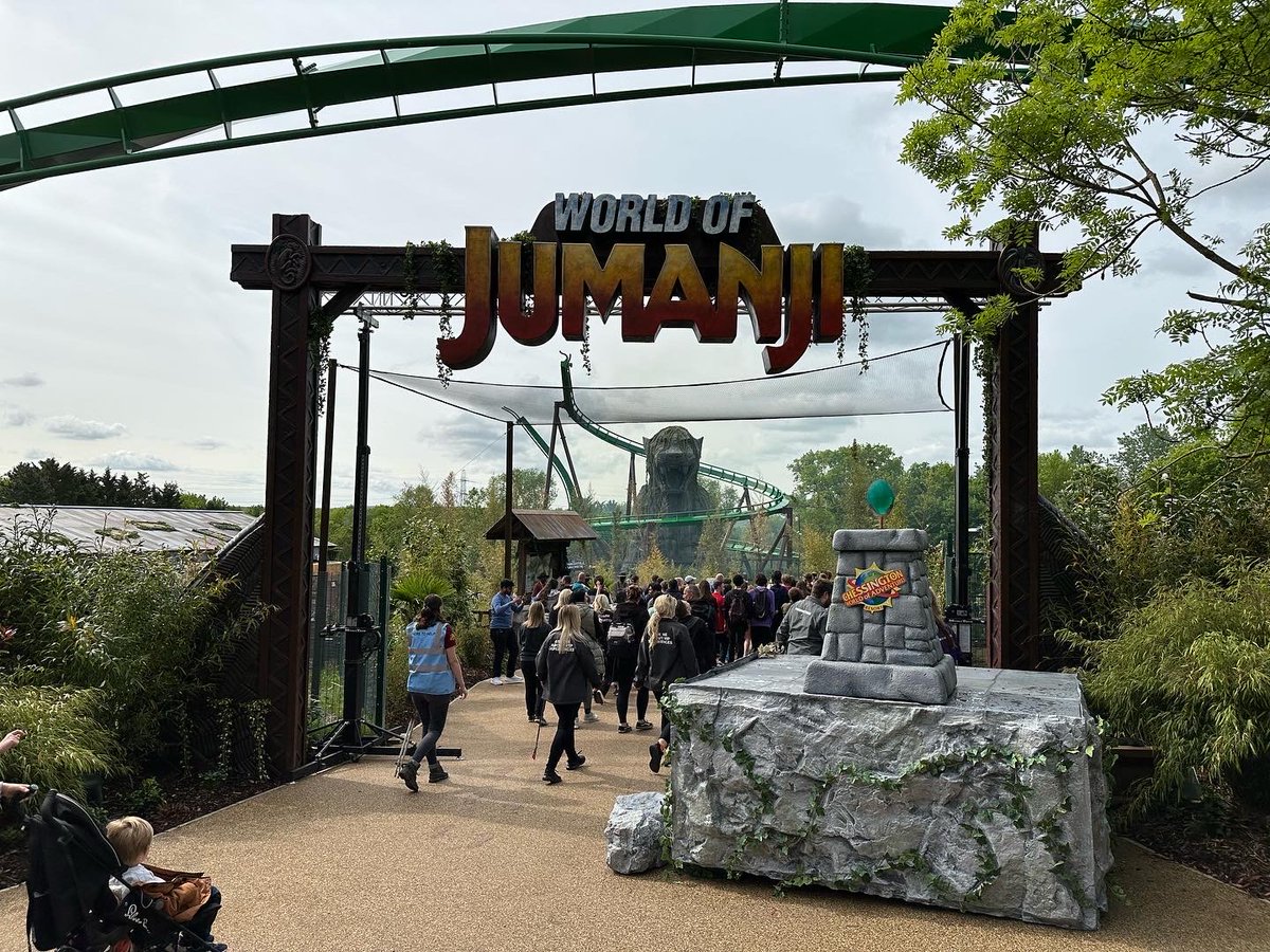 It was a busy morning here at the opening of the new World of Jumanji area at the Chessington World of Adventures Resort. This area has been under construction since 2021 and is now finally open to the public!