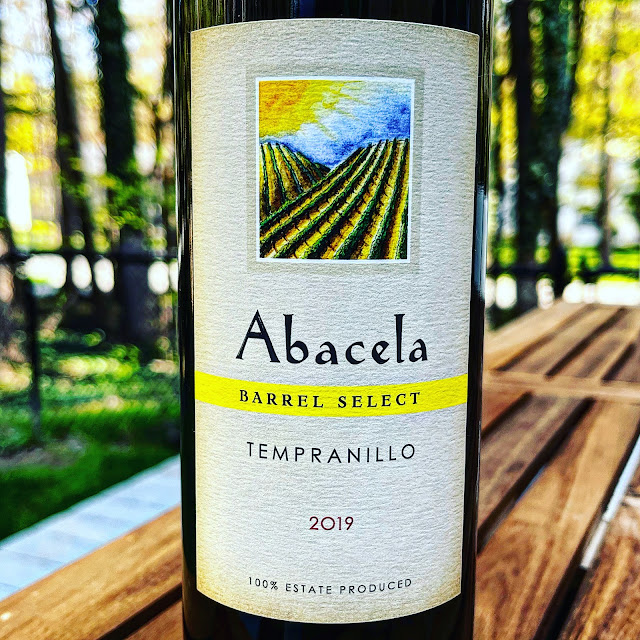 Today on the #NittanyEpicurean the 2019 #Tempranillo Barrel Select from @Abacela #wine #oregon #oregonwine #southernoregon #umpquavalley
nittanyepicurean.blogspot.com/2023/05/2019-a…