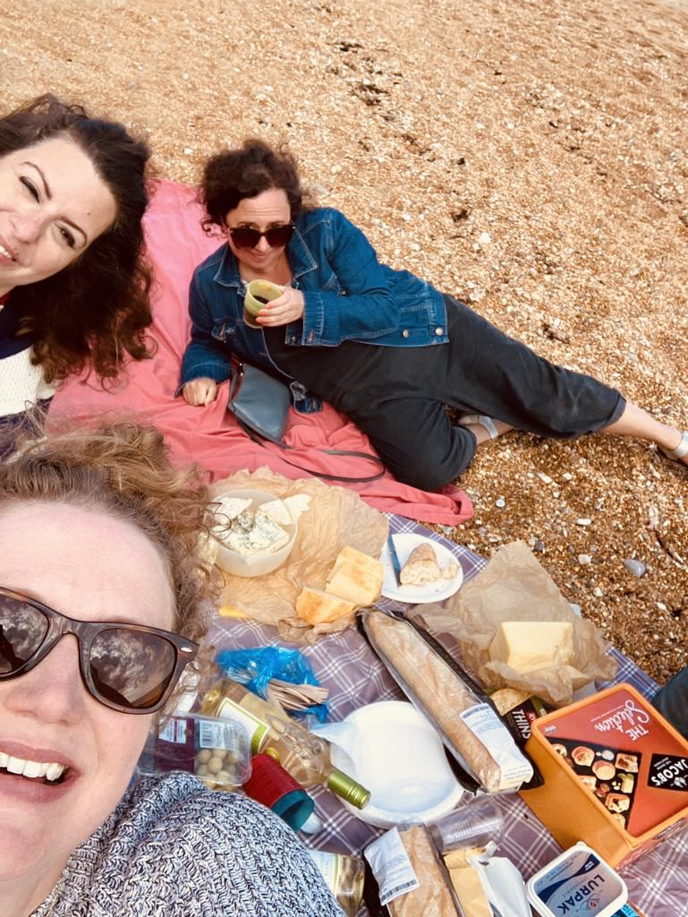 Drunk Women Solving Crime tweet media