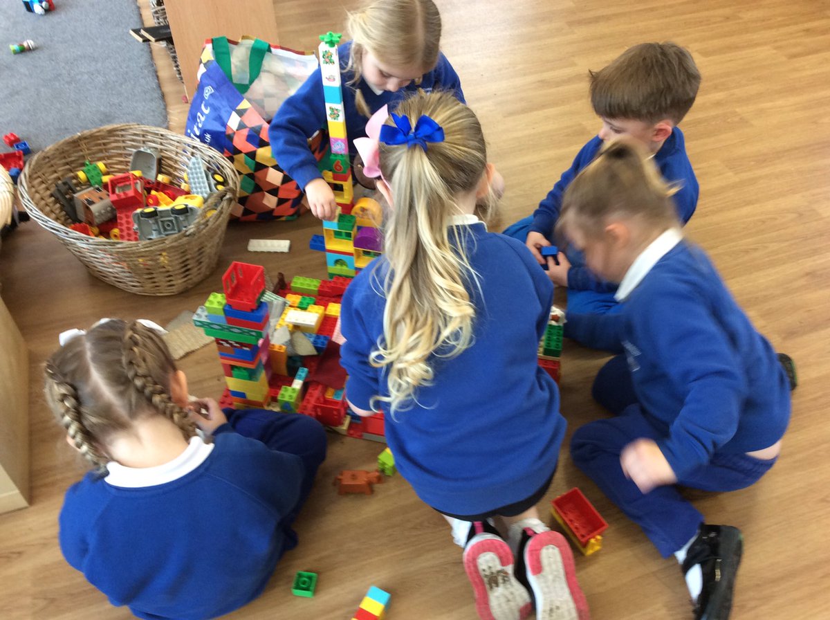MainwaringOLOC's tweet photo. Nursery are really enjoying building together and have made some amazing creations! https://t.co/46R8SlyrcU