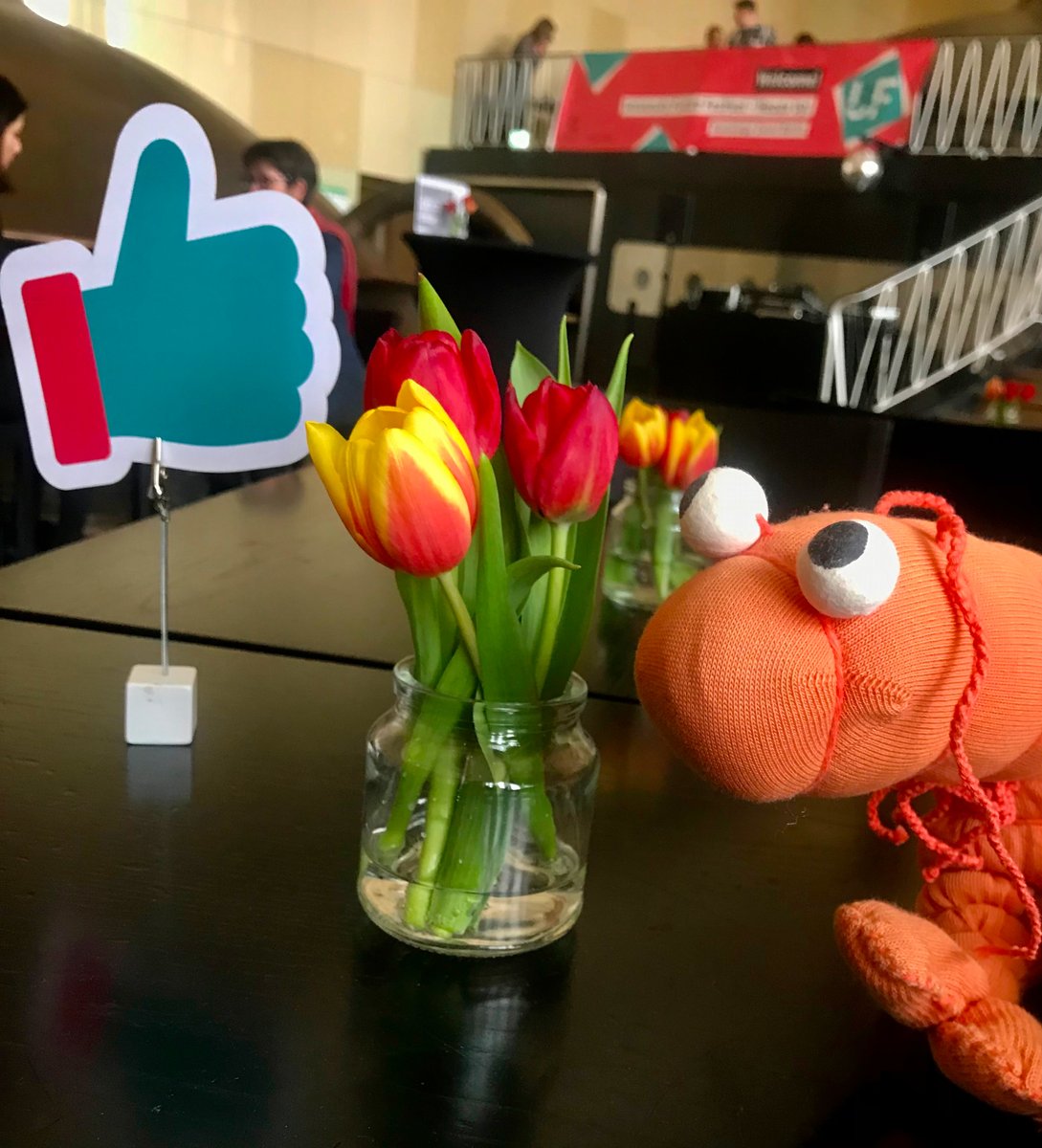 projektshrimp's tweet photo. Unser #UFFestival-Lightning Talk "Neue, alte Lesekompetenzen? Wie #SocialHypertext das geisteswissenschaftliche Lesen erneuern kann" ist jetzt online: https://t.co/gyfiMdPWhT (ab 6:44). Wir, vor allem Shrimpy, freuen uns über Views, Likes und Blumen. #projektSHRIMP https://t.co/8cVP5MHv57