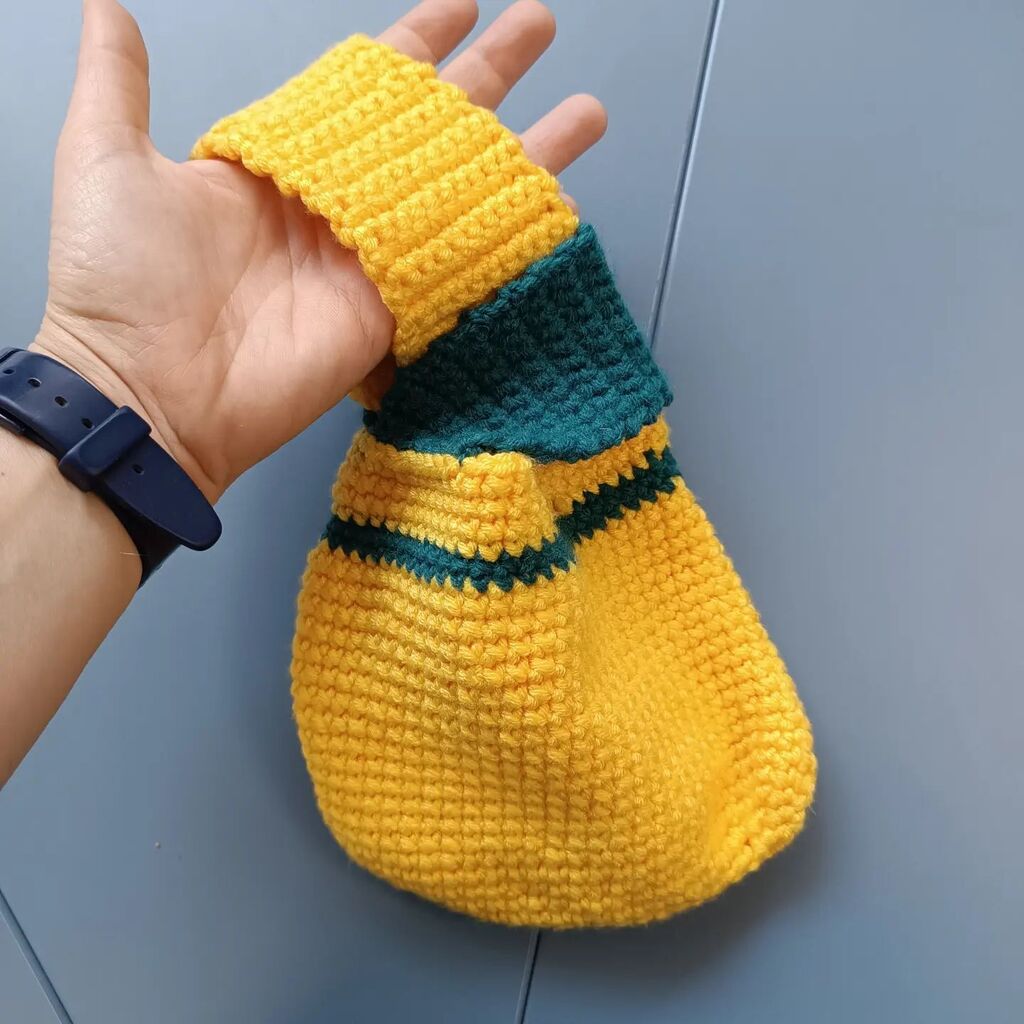 Un petit projet crochet que je ne vous avais pas montré parce que j'attendais de l'offrir à <a href="/camille/">Camille</a>.cerna.gravure (à qui on souhaite un joyeux anniversaire aujourd'hui !) Un pochon type "japonais" pour lequel j'ai mélangé plusieurs tuto.

#crochet #knit… instagr.am/p/CsQ1XXlI9-K/