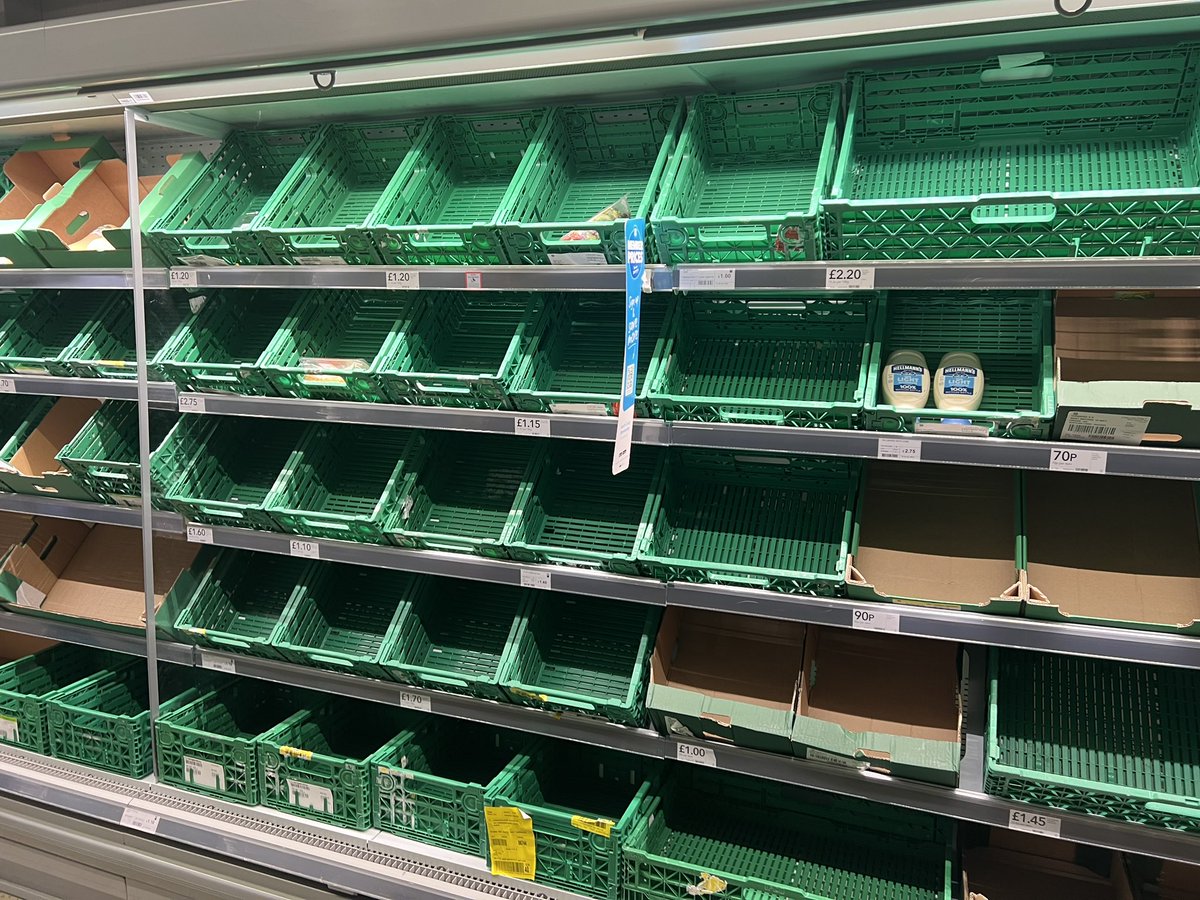 _LucyWilson_'s tweet photo. @coopuk @coopukpress why is there absolutely no fruit or veg in the Co-op on Cardigan Road? It’s like this most days, but this is definitely the worst I’ve seen it… https://t.co/YjDZnGcIEW