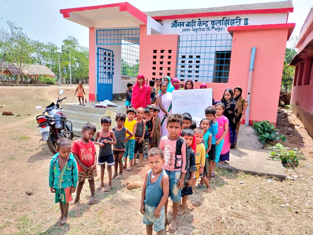 dcpakur's tweet image. जिला अंतर्गत सभी आंगनवाड़ी केन्द्र में आज से वृद्धि निगरानी सप्ताह का शुभारंभ जनप्रतिनिधि,सहिया,एसएचजी,दीदी,सेविका- सहायिका की उपस्थिति में आंगनबाड़ी केंद्र पर किया गया।जिसके अंतर्गत सभी गर्भवती,धात्री,किशोरी एवं 0 से 6 वर्ष के बच्चों का वजन एवं लंबाई माप किया गया।
@JharkhandCMO