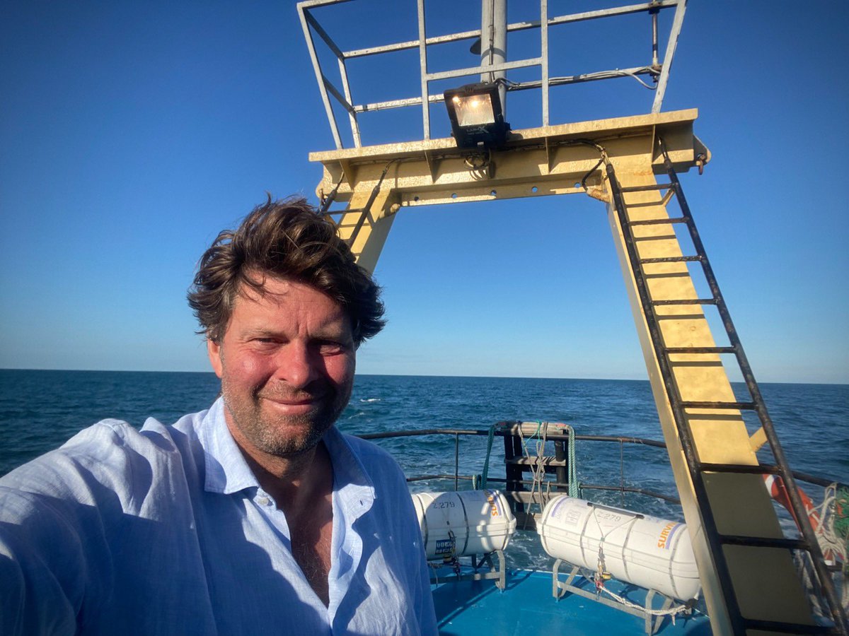 olliebollie1976's tweet photo. De roep van de zee.
Eén ding hebben alle vissers gemeen: hun onvoorwaardelijke liefde voor de zee en de vissersstiel. Straks, om 20u40 na Thuis op VRT1
@panenkatv @VRT1be @wimlybaert #eenjaaropzee #vrt #z53vaneyck #o62dini #z19brigitte #vishuisdepanger #z279ramblers #br73 #Z510 https://t.co/Yhki4XtQeK