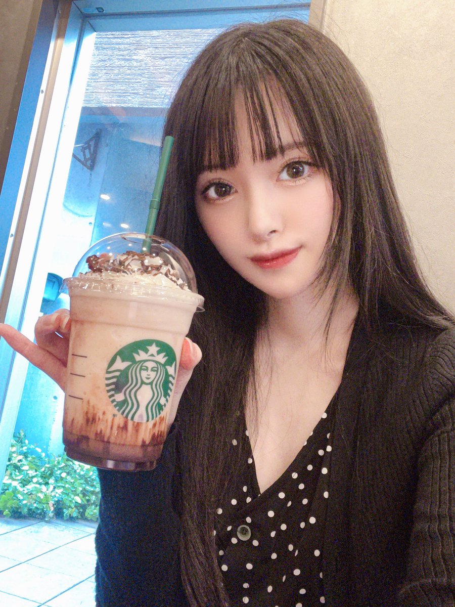 yumeyua0314's tweet photo. ストロベリーフラペチーノだけど見えない自撮り https://t.co/XAjgAPInoq