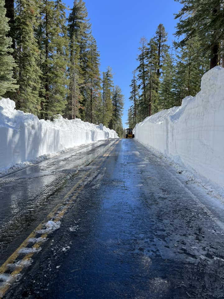 Small part of Tioga Road a few days ago in #Yosemite's high country. From the friend of a friend ...