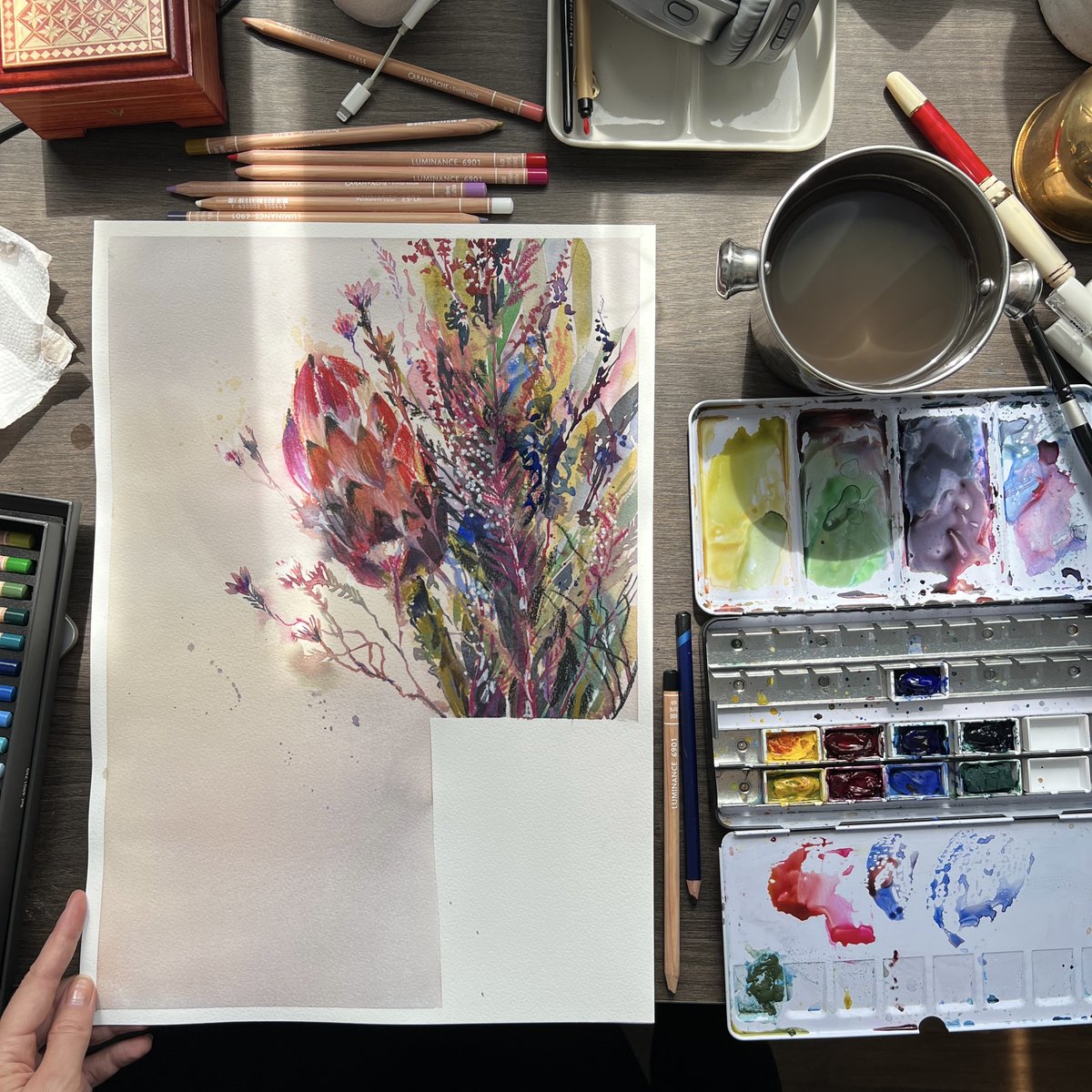 MySquiggles's tweet photo. I’m an artist, therefore I paint. Sunny morning flowers to brighten your day!

A3, watercolour, pencils on 180 gsm cotton paper

#alenagastaldi #mysquiggles_watercolour https://t.co/bRuEYlKzvE