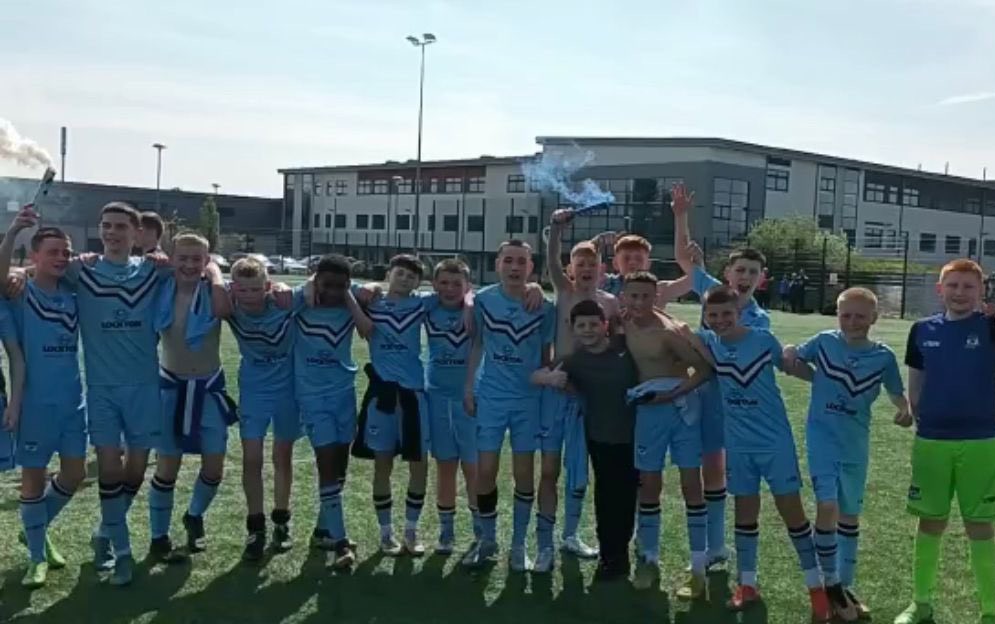 WestParkUtdFC's tweet photo. It's been a tremendous weekend for @WestW2009 who have secured back to back promotions. A 4-0 win at home to Falkirk on Saturday takes the boys up into the CSFA A Division next season. Whether they go up as champions will be decided in another game 🤞#monthepark https://t.co/BJXxY3PV0m