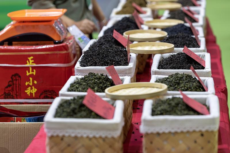 shoppinginCN1's tweet photo. ๐ตThe China (#Sichuan) Int'l Tea Expo, held from May 11-14, attracted nearly 2,000 firms from home and abroad. As a major tea-producing province in China, exhibitors from Sichuan displayed dozens of tea brands including Tianfu Longya #greentea, #Mengding tea & #Emei Mountain tea. https://t.co/6uOFXvx5ty