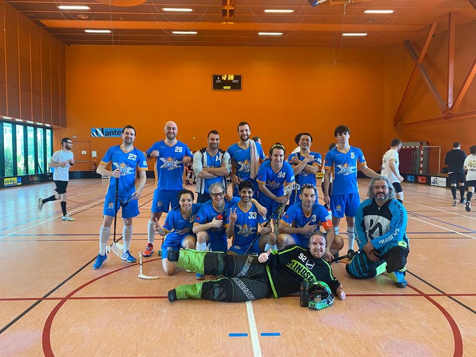 Après leur défaite contre <a href="/RennesFloorball/">Rennes Floorball</a>  9 à 1, les Jets de #Buc #Yvelines terminent la saison en beauté en s'imposant 10 à 5 contre <a href="/HoplitesAmbiani/">Amiens Floorball</a> 🏒🥅 Merci à <a href="/NantesFloorball/">Nantes Floorball</a>  pour l'organisation 👏 #floorball