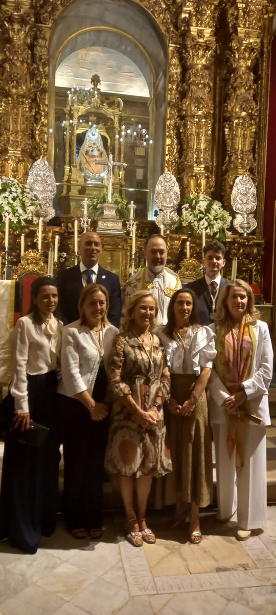 _losmilagros's tweet photo. TOMA DE POSESIÓN
Anoche, tras la Eucaristía de 20:00 horas tuvo lugar la jura de los nuevos cargos de la Junta de Gobierno. 
Los cargos son los siguientes:
Hermana Mayor: Dña. María del Pilar Álvarez-Campana Osborne
Teniente de Hermana Mayor: Dña. Leticia Cabrera Cano 
Continúa: https://t.co/bAYkZAUgkZ