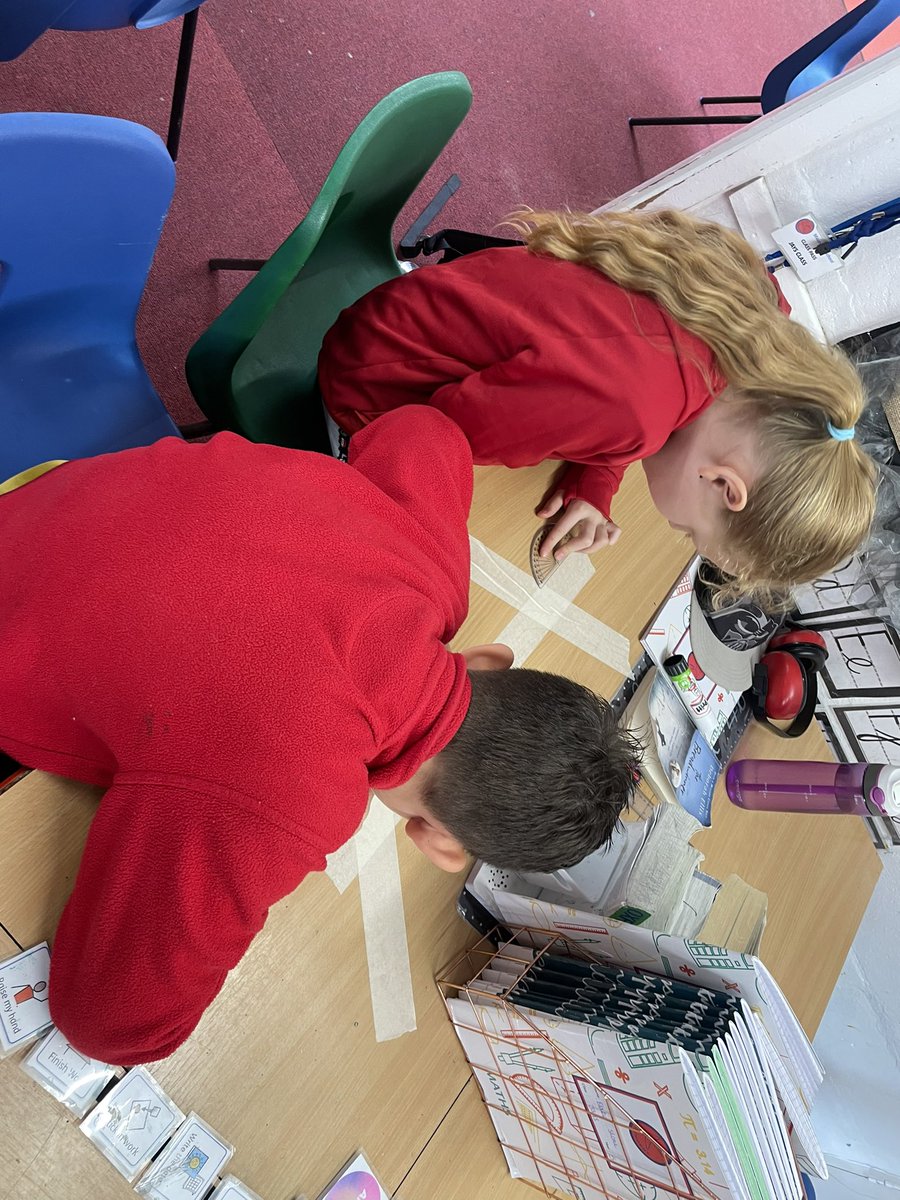 MaundeneSchool's tweet image. Jays started their learning today off by measuring angles. They had to work together to measure the angles created by the masking tape! #practicalmaths