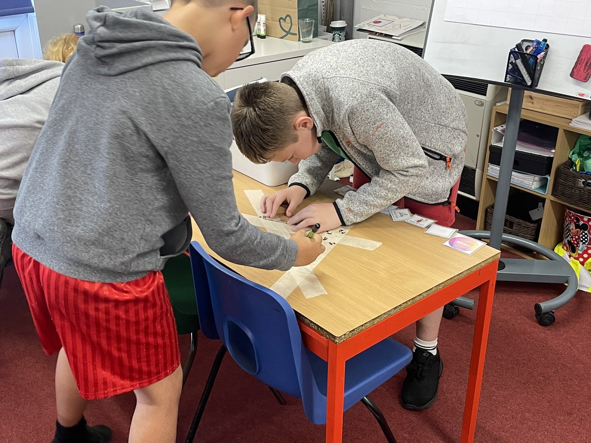 MaundeneSchool's tweet image. Jays started their learning today off by measuring angles. They had to work together to measure the angles created by the masking tape! #practicalmaths
