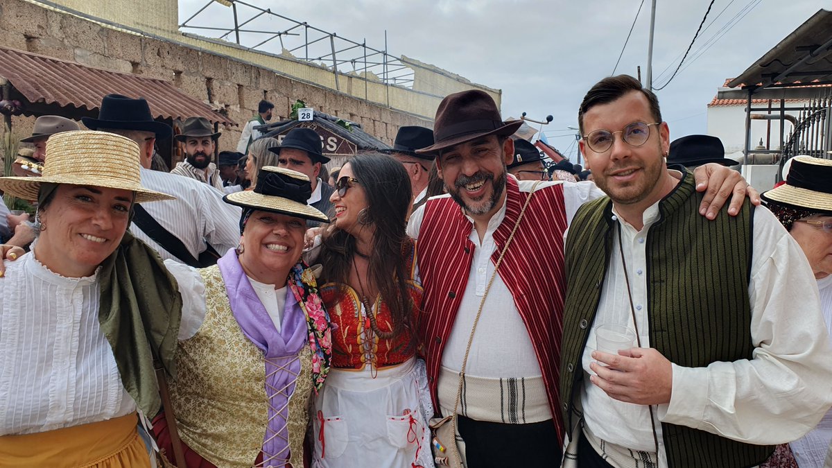 Unidas_sepuede's tweet photo. ¡Este fin de semana también disfrutamos de la increíble Romería del Pico en Tejina! 

@RubensAscanio, el próximo alcalde de La Laguna, y nuestro #EquipoValiente estuvimos disfrutando de esta celebración llena de tradición y participación.🙌✨ https://t.co/GOmpZ24PXU