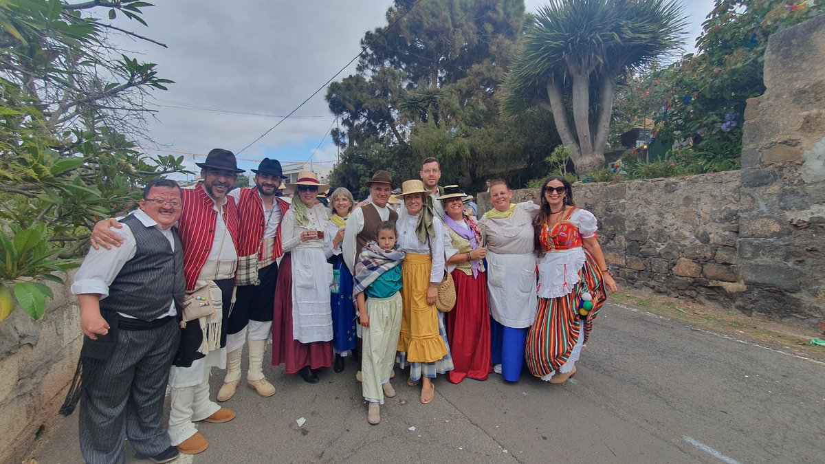 Unidas_sepuede's tweet photo. ¡Este fin de semana también disfrutamos de la increíble Romería del Pico en Tejina! 

@RubensAscanio, el próximo alcalde de La Laguna, y nuestro #EquipoValiente estuvimos disfrutando de esta celebración llena de tradición y participación.🙌✨ https://t.co/GOmpZ24PXU