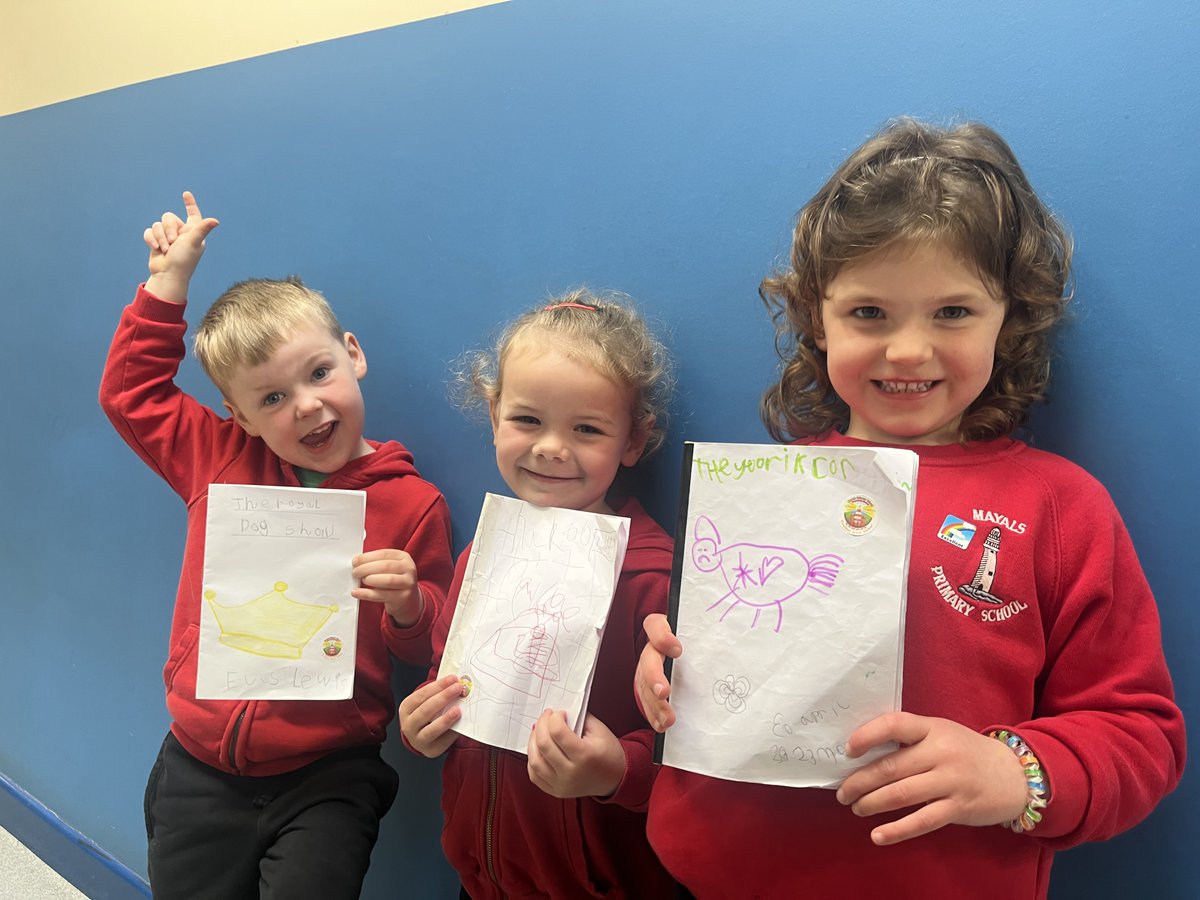 MayalsSchool's tweet photo. What a treat! These three superstars have been busy creating their own books and came to share them with me! 😜✏️🖊️📚 #MayLLC https://t.co/YlCmaZQJhH