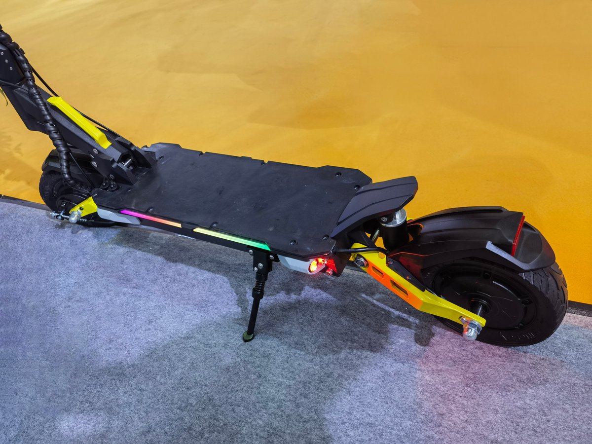 Brand new design : 🛴Okuley R8 electric scooter🛴
More information
👇👇Click👇👇
alibaba.com/product-detail…

#electricscooter #electricscooters #Okuleyscooter #escooter