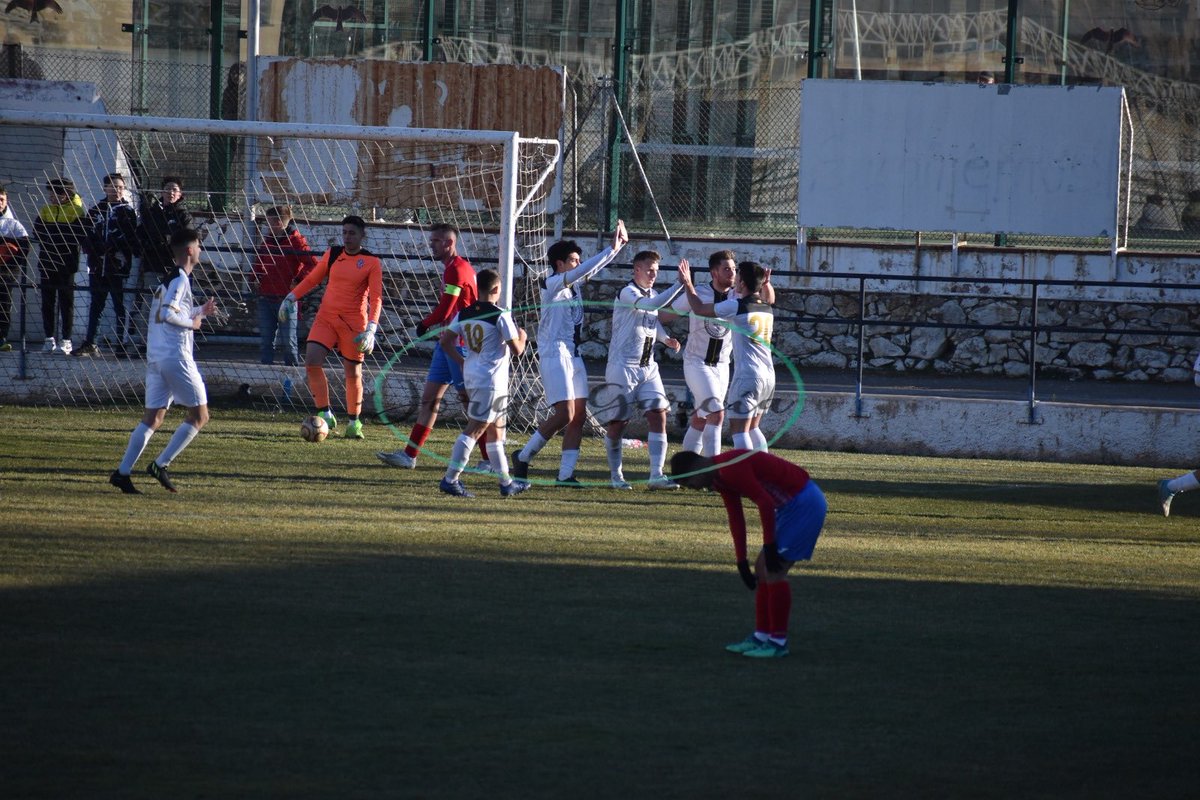 FotosAndorraCF's tweet photo. ¡EL ANDORRA NUNCA SE RINDE!
🖤🤍🖤🤍⚽️ ⁦@minerosblancos⁩ ⁦@AndorraCF_1957⁩ https://t.co/e77lQAZnYm