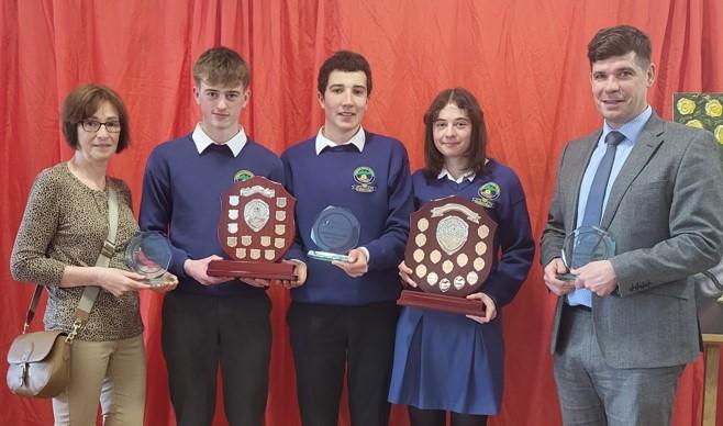 PCD_07's tweet photo. #GaiscíPCD2023  Bhí Caitlín Ní Shúilleabháin, Oifigeach Cúnta Pleanála Teanga Thobar Dhuibhne i láthair chun dhá ghradam ana speisialta a bhronnadh:  Gradam Gaisce Gaeltacha ar Ruairí Ó hÓgáin agus ar Tom Ó Neachtain  agus an Gradam Gaeltachta ar Shibéal Ní Ógáin. https://t.co/DQqKyi2tLL