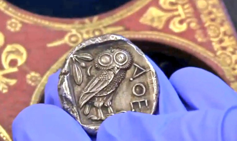 JulienOlivier45's tweet photo. Une #introduction à la #monnaie #grecque en 20 objets.

Un #cours public de @laBnF à voir et revoir sur #YouTube.

#Greek #numismatics 
👇👇👇
https://t.co/uBtIJkkYAk https://t.co/mihmzLk1XS