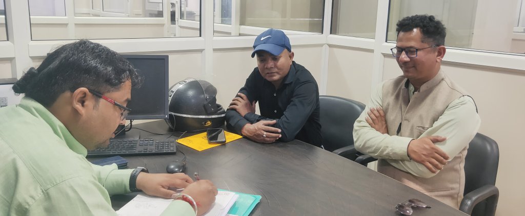 REAPUttarakhand's tweet photo. REAPPauri: Today, Mr. Virendra Singh Gusain ji, #AM_Sales, Haridwar & Mr. Dev Rawat ji, owner of #Vindhyavasini_Enterprises visited DPMU office & discussed with the #AM_Sales, Pauri about the produce, products & business tie-up of #Hilans. They also dema… https://t.co/lwbIrZGhKK