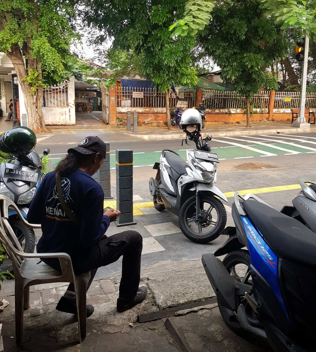 VicoLojor's tweet photo. Panggilan kepada sodara @Super_Ollz, ada yg nyariin nih karyawan CK cikajang https://t.co/4ImFBLfRnB