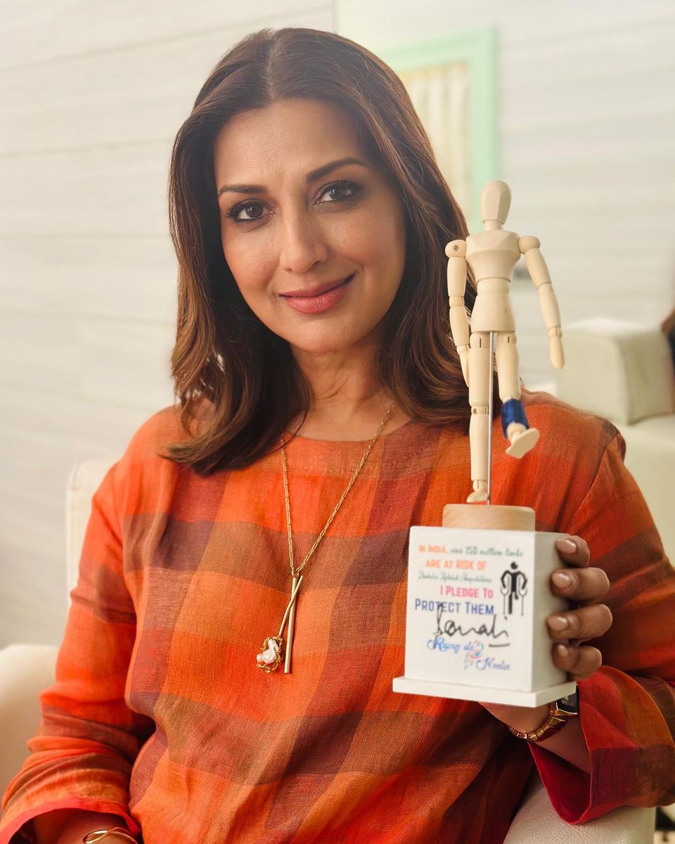 rangdeneela's tweet photo. When a lady who's beautiful inside out stands in support, it's a #MotivationalMonday!

Thank you @iamsonalibendre ji for encouraging India to prevent diabetes-related foot amputations. Your support in our fight against chronic conditions is treasured. 

#BluePledge #RangDeNeela https://t.co/iiSvlgxnK2