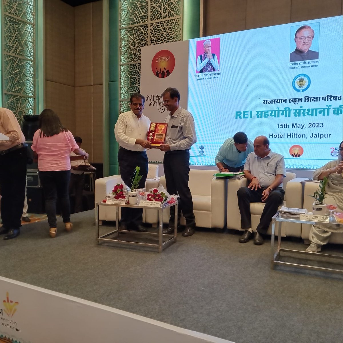 IPEGlobal's tweet photo. Rajasthan Education Initiative review meeting underway in Jaipur with 30+ partners. Hon'ble State Minister Education, Government of Rajasthan, Zahida Khan in attendance. Efforts like these are crucial to drive positive change.
#Rajasthan #educationforall #IPE25Years https://t.co/K2GjaMihL4