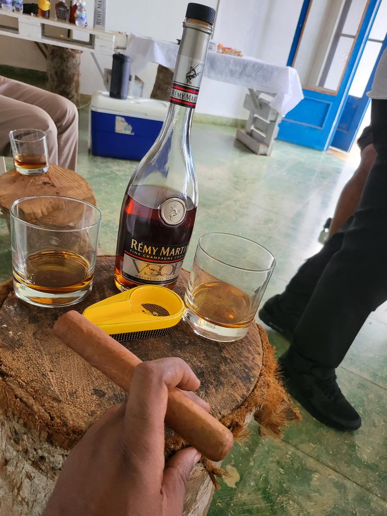 GabrielObiang's tweet image. "Some people meditate; I smoke Cigars" - Ron Perlman.  #guineaecuatorial #basile