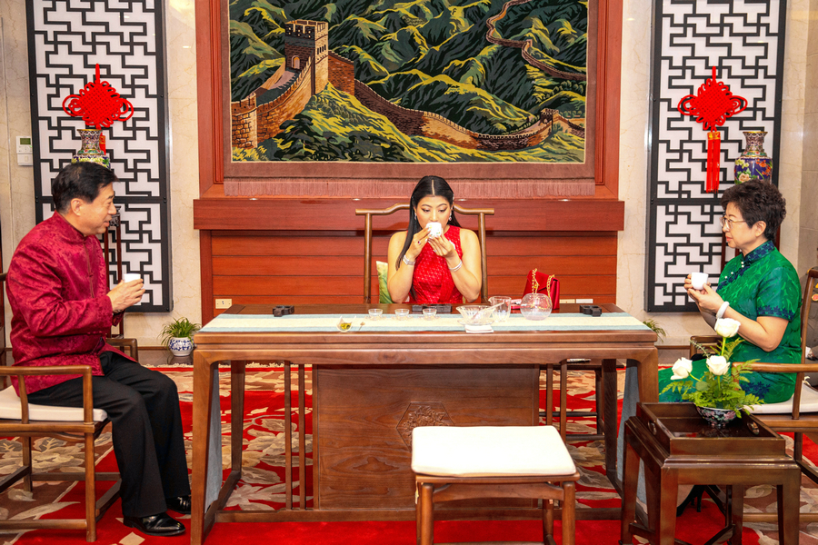 Thai princess takes in Chinese tea culture - masterstalk.online/2023/05/15/tha…