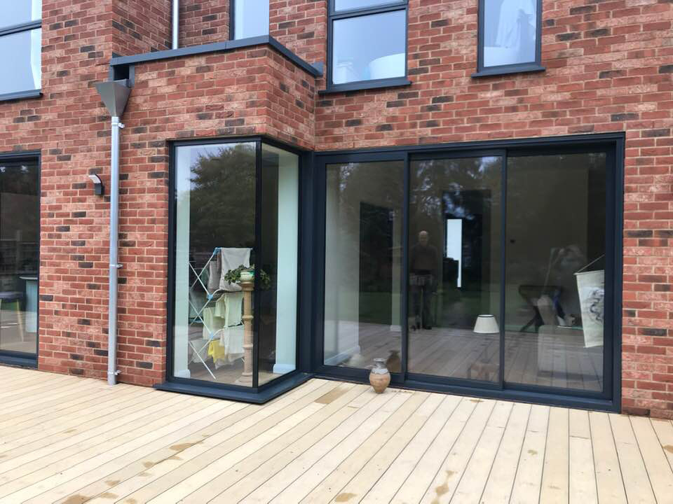 PPGlass1's tweet photo. Here is another lovely Sunflex sliding door installation undertaken for our customer’s home near Guildford.
The new doors are finished in Anthracite Grey, with a Stainless Steel bar handle fitted internally.
#guildford #pandpglass #slidingdoors #sunflex https://t.co/HHuYwYkAaD