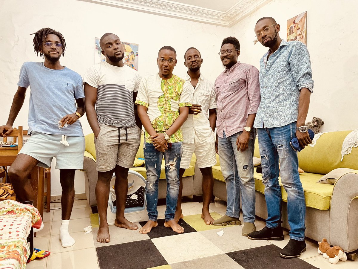 PrisoHermes's tweet photo. Moi, @La_Tchombe, @damien_3d, @alfredloic2, @RodrigueMbonjo et @AlexEtindele (chez lui-même).

#EntrepreneursSolidaires - Sesion 4  • 2023 https://t.co/mV23SayzfP